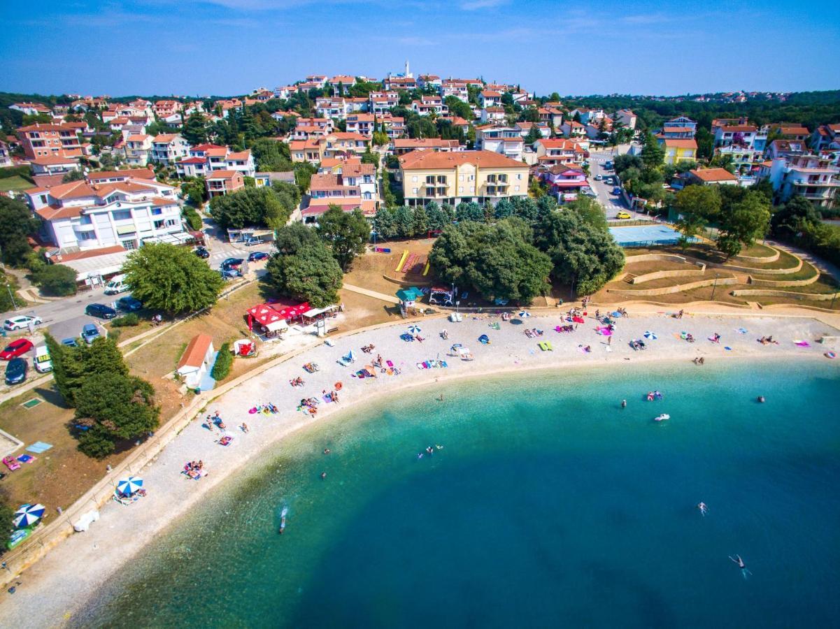 Holiday Apartment 50M From The Beach Пиешчана Увала Екстериор снимка