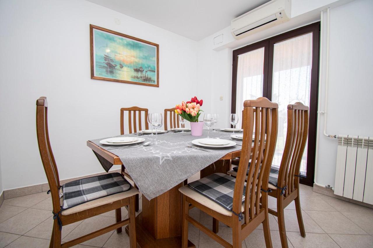 Holiday Apartment 50M From The Beach Пиешчана Увала Екстериор снимка