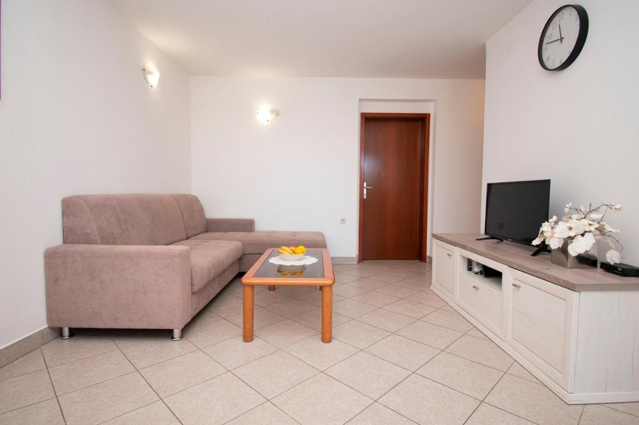 Holiday Apartment 50M From The Beach Пиешчана Увала Екстериор снимка
