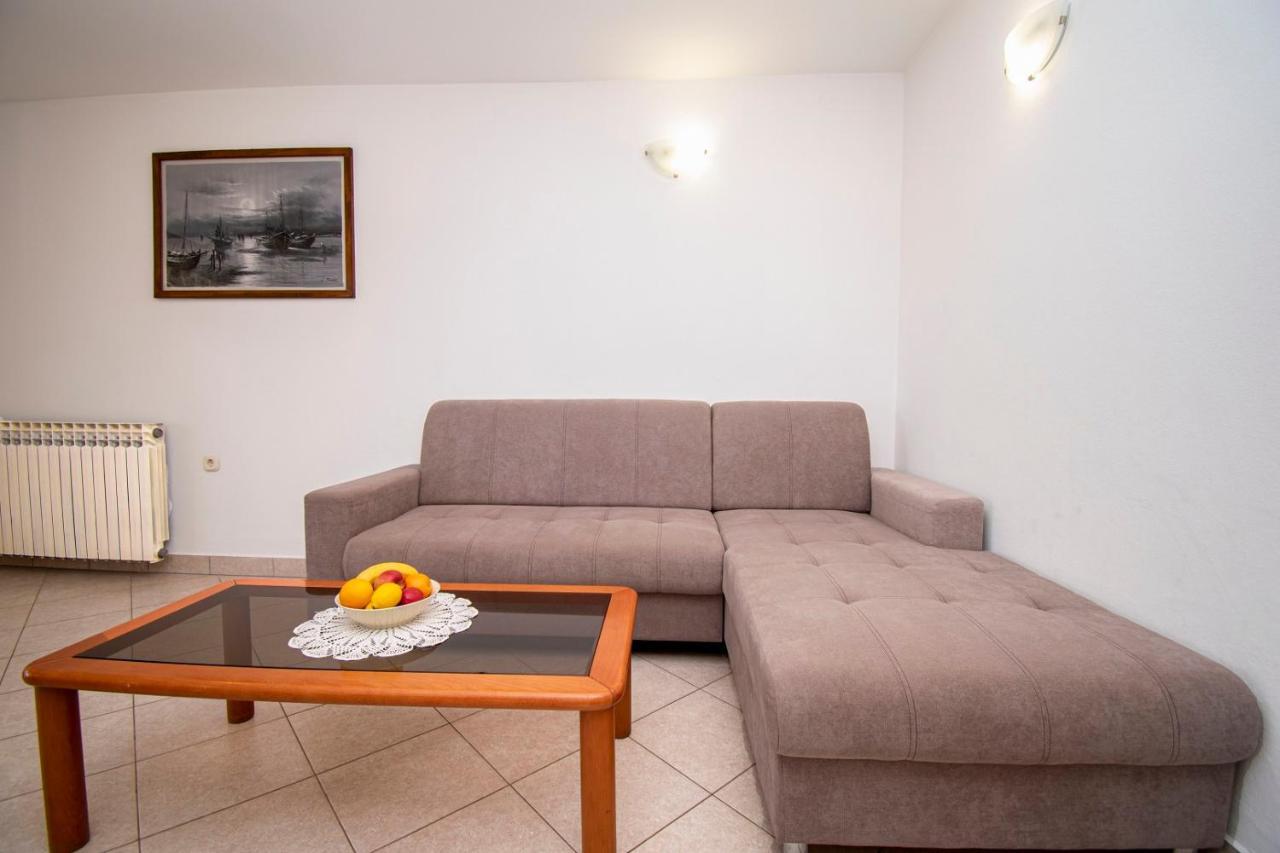 Holiday Apartment 50M From The Beach Пиешчана Увала Екстериор снимка